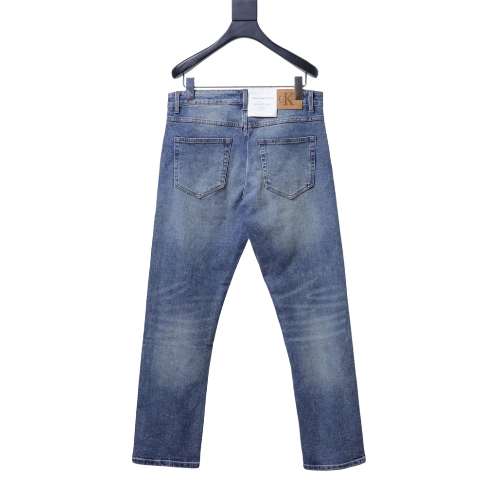 Blå Calvin Klein Jeans bakifrån