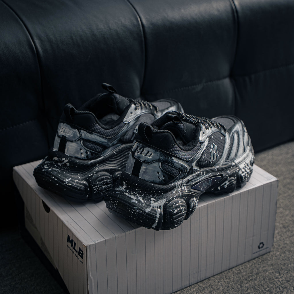 MLB NY-märkta skor i ”dad shoe”-stil med handmålad graffitidesign