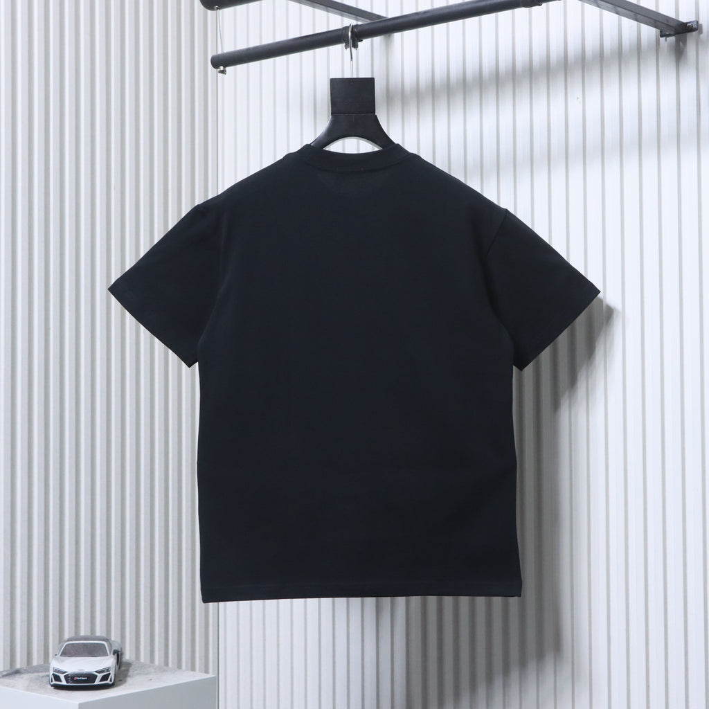 Svart T-shirt bakifrån