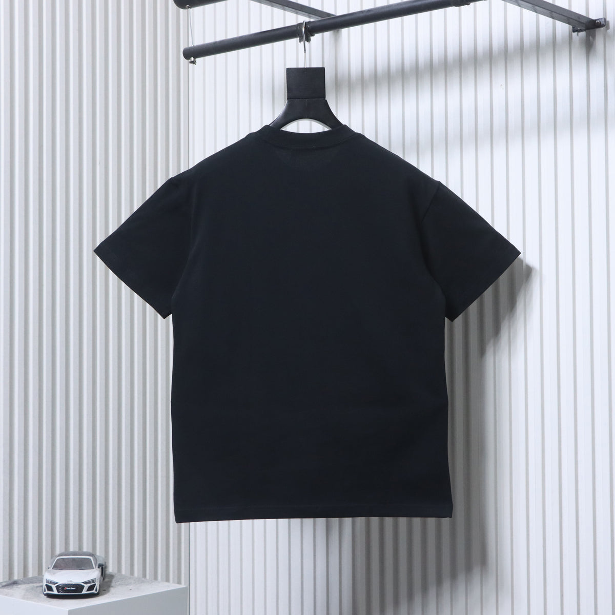 Svart T-shirt bakifrån