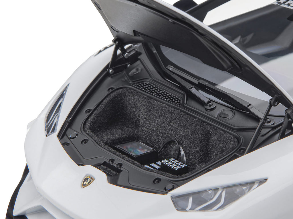 Lamborghini Huracan GT "LB-Silhouette Works" White with Black 1/18 Model Car by Autoart-2