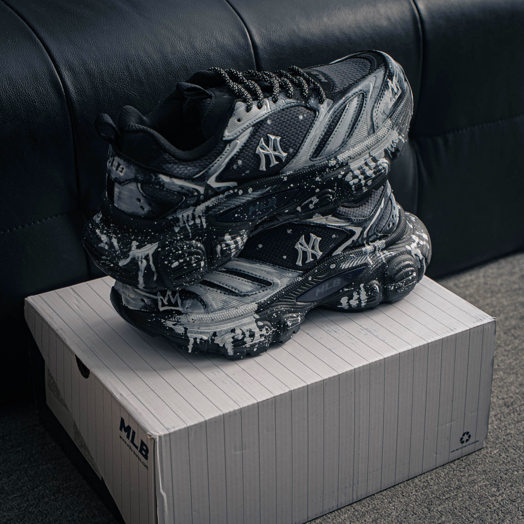 MLB NY-märkta skor i ”dad shoe”-stil med handmålad graffitidesign
