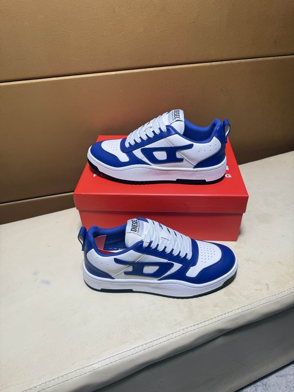 Blåvita Diesel sneakers från sidan och ovanifrån