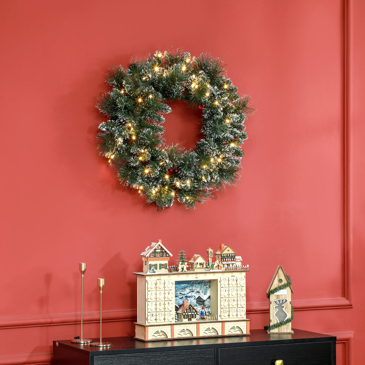 Couronne de Noël porte artificielle 60 CM avec pommes de pin et grappes de baies, lumières LED et minuterie vert