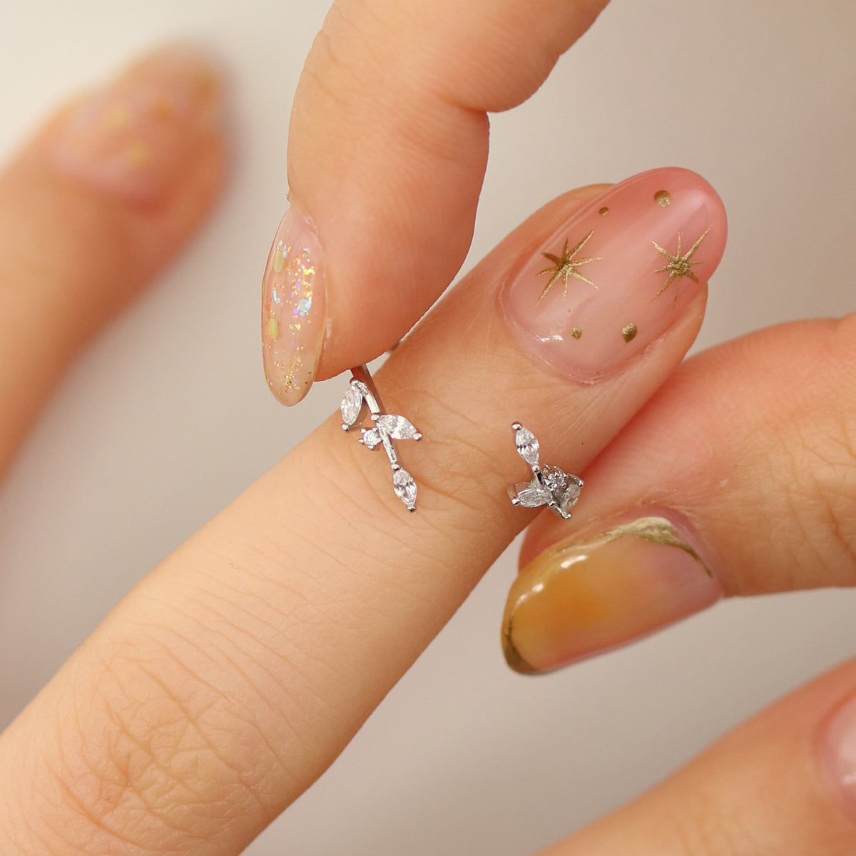 White topaz laurel leaves ring