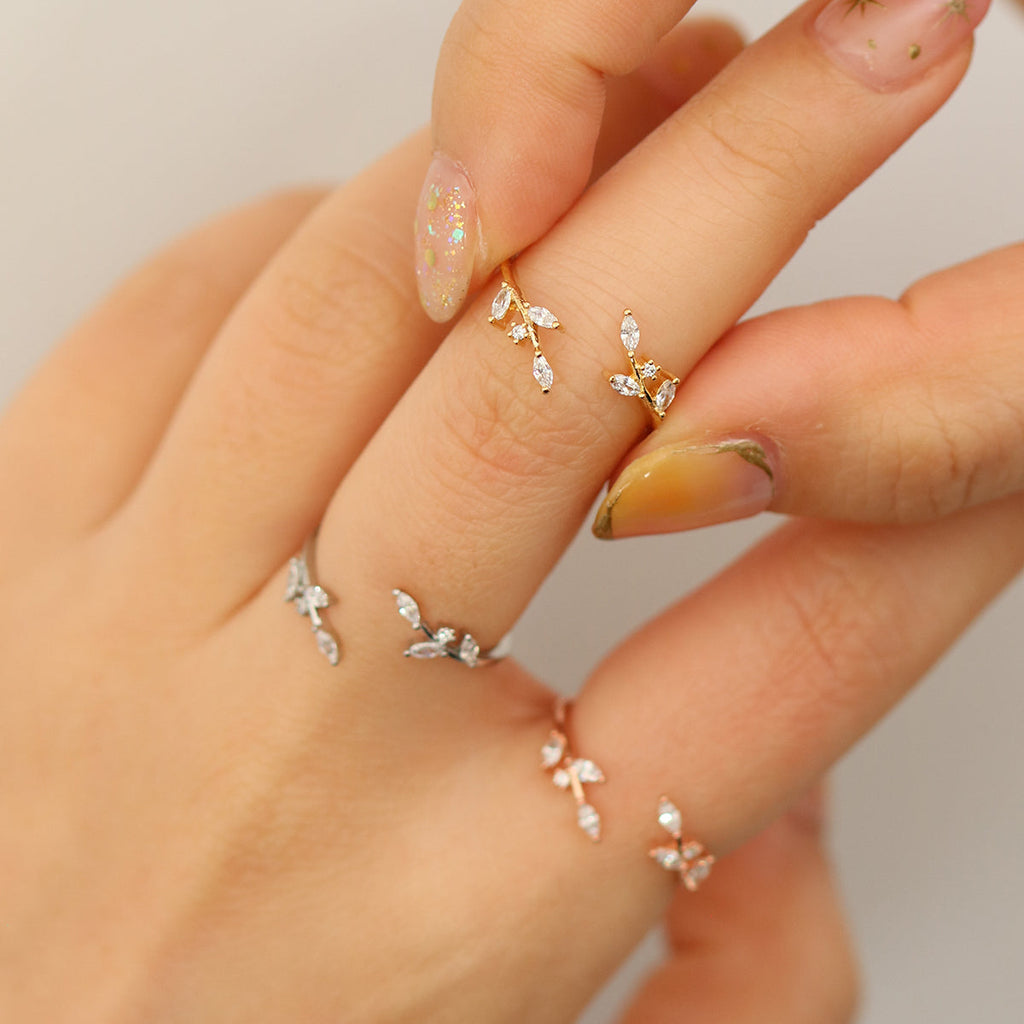 White topaz laurel leaves ring