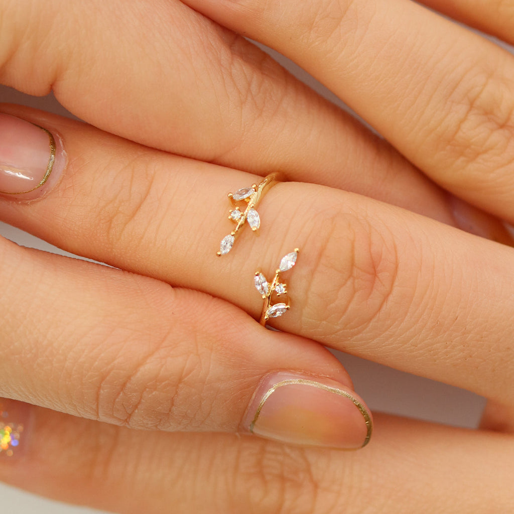 White topaz laurel leaves ring