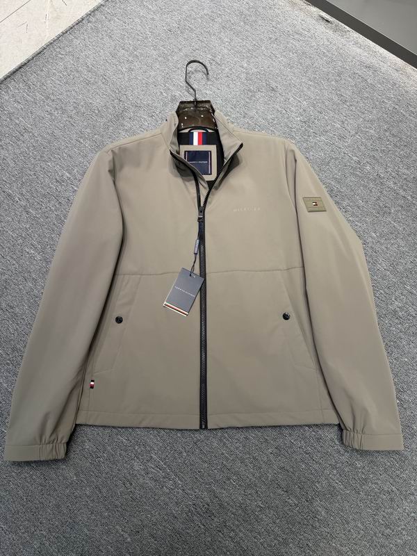 Beige jacka med ståkrage och dragkedja
