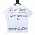 Vit Calvin Klein T-shirt med svart New York 1968-tryck framifrån