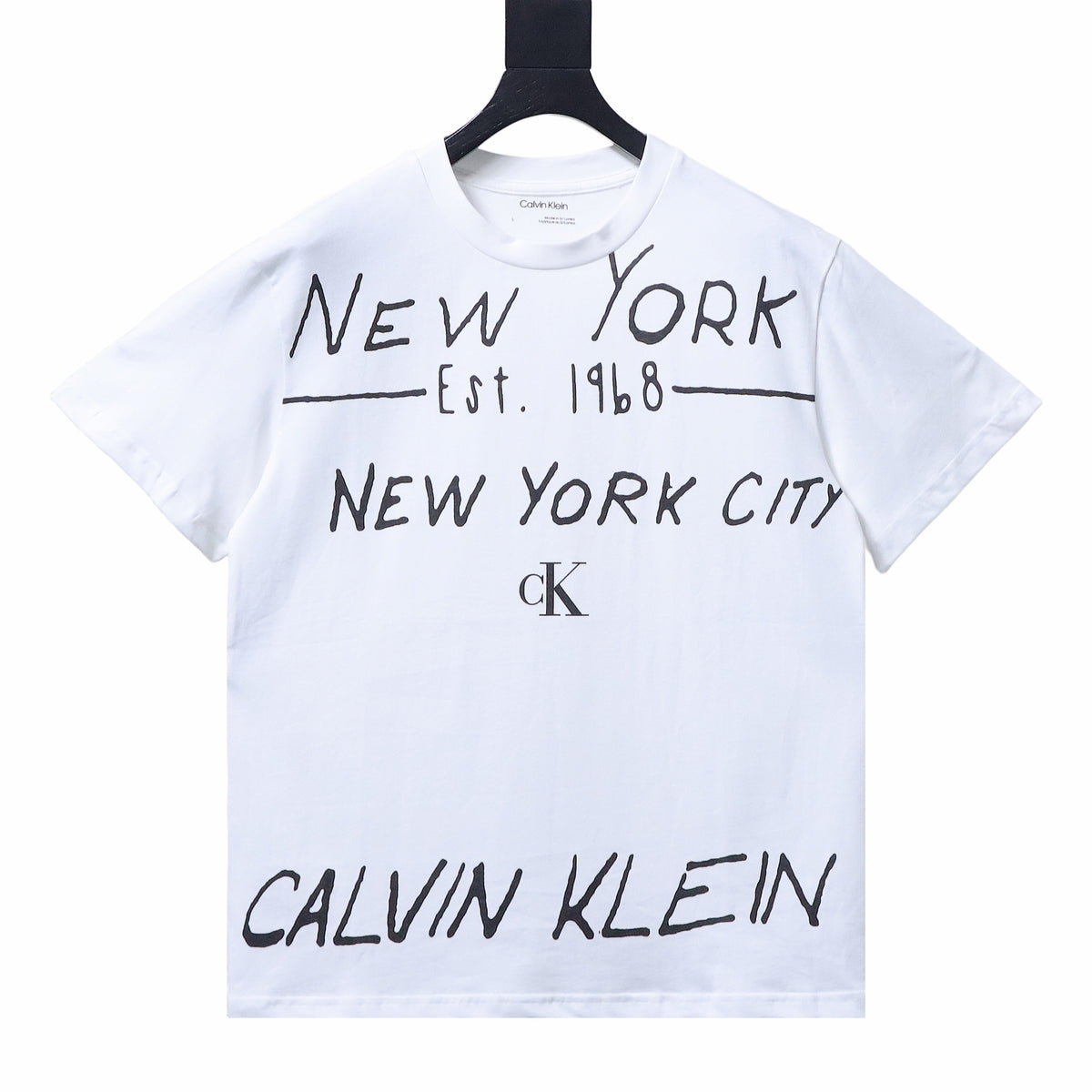 Vit Calvin Klein T-shirt med svart New York 1968-tryck framifrån
