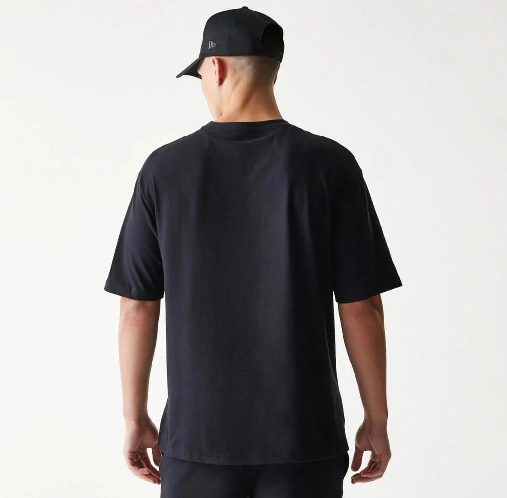 New Era Oversized Bulls-skjorta – svart