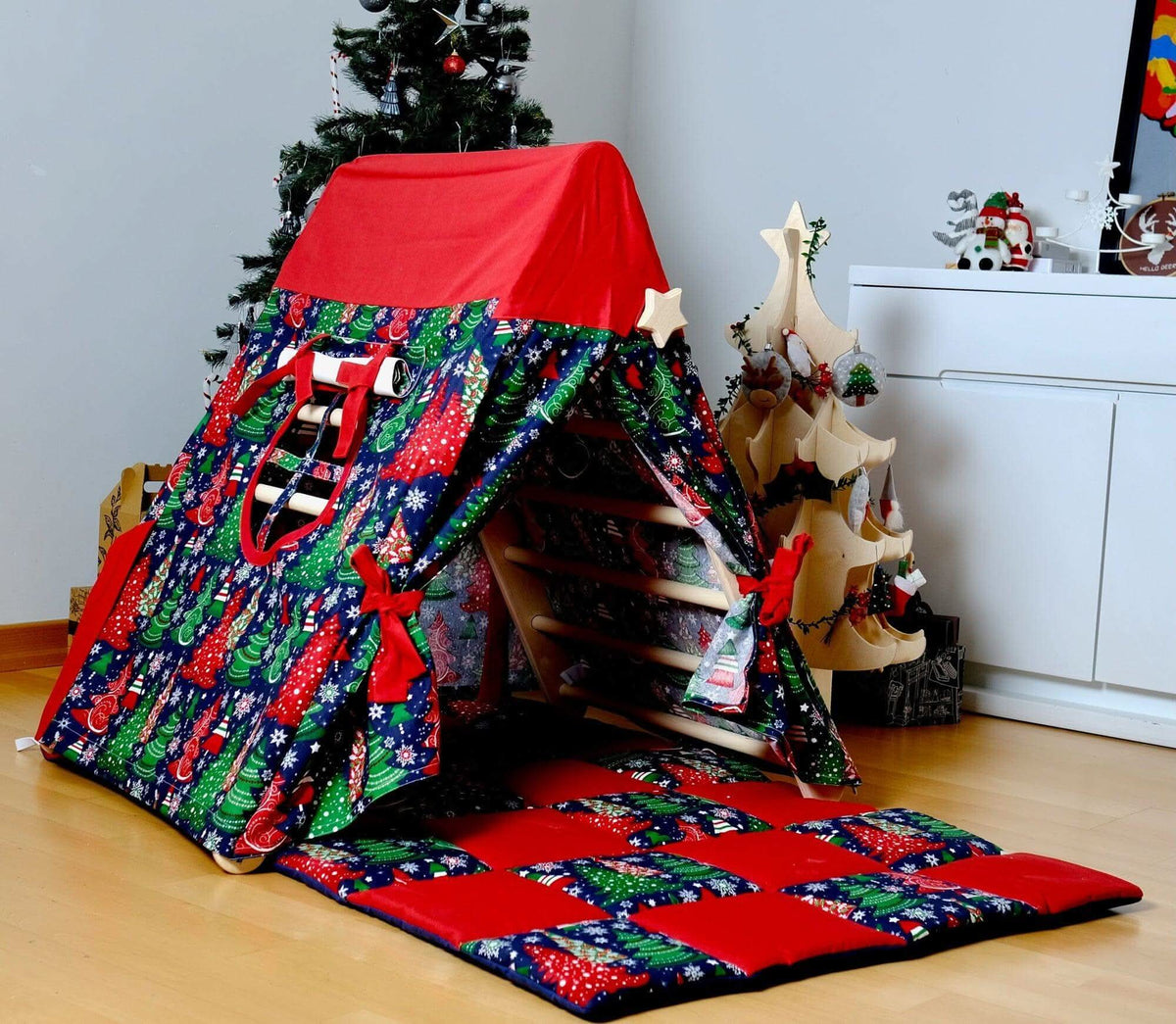 Climbing Triangle with Christmas Tent Cover, Mat, Ramp