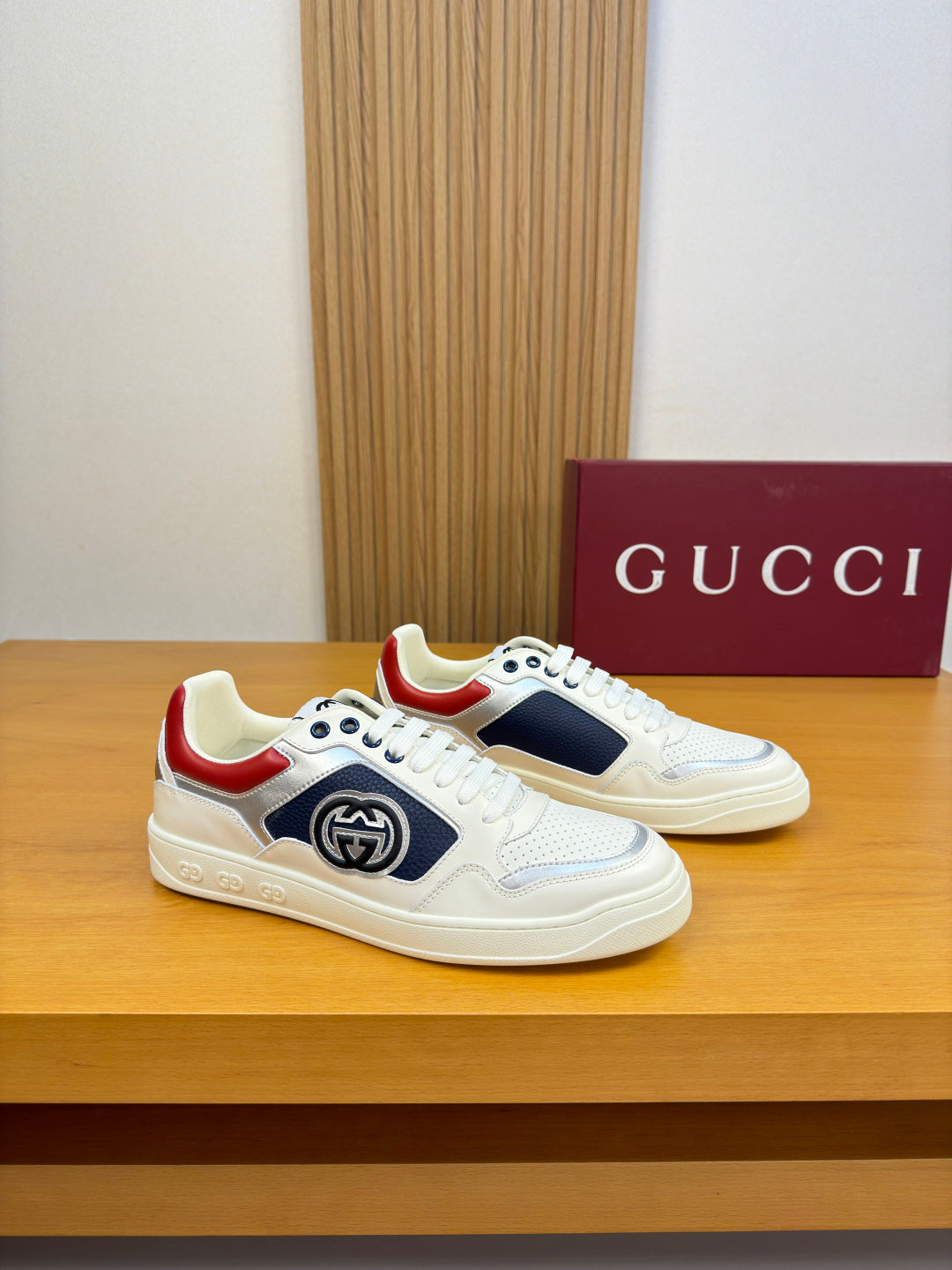Gucci sneakers vit blå röd GG logo