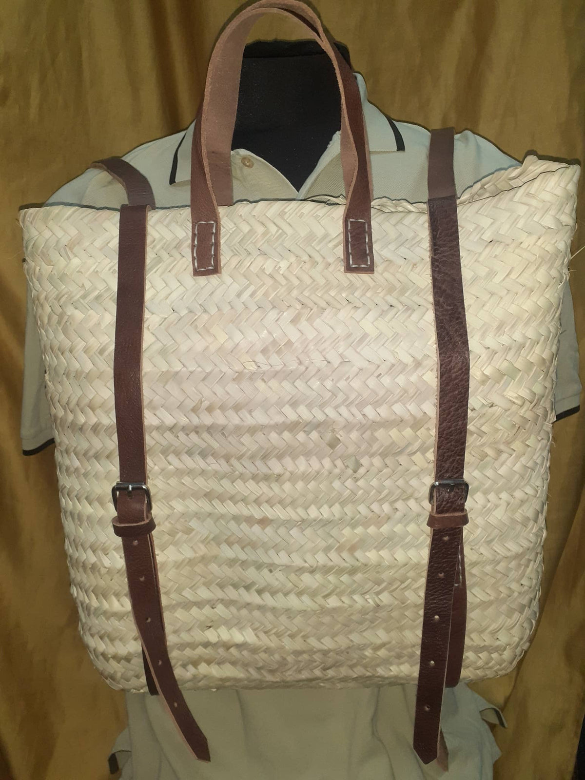 Mochila cuadrada de paja y cuero-1