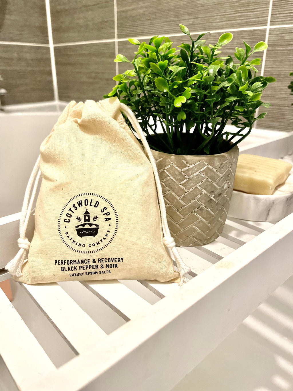 Performance & Recovery Epsom Salts Cotton Pouch with Black Pepper & Noir (250g)-0