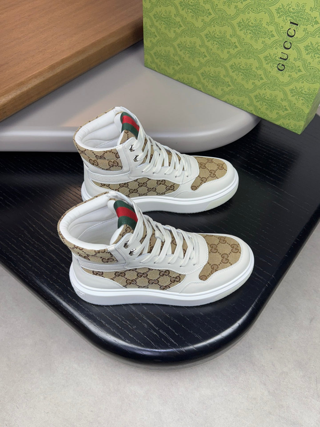 skor  Gucci