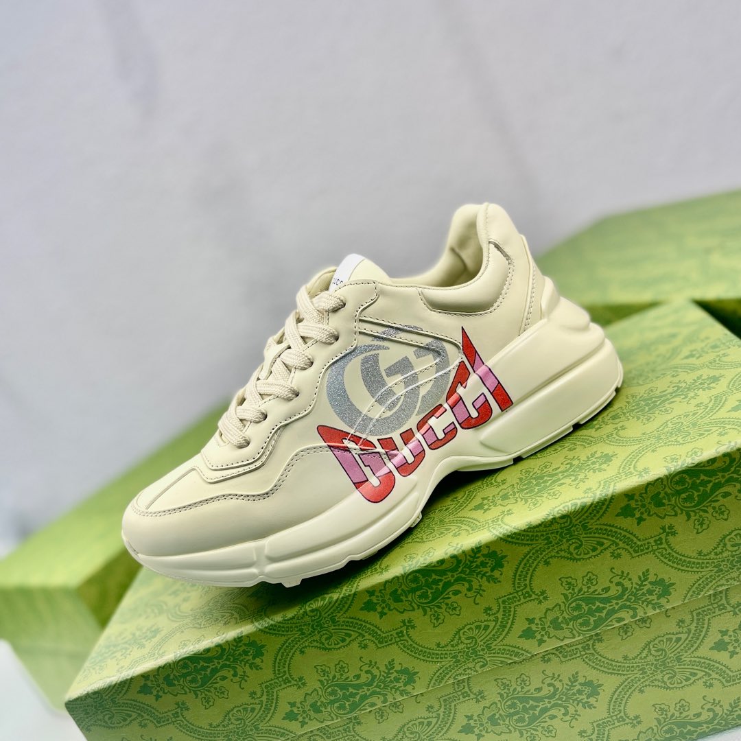 Gucci chunky sneakers beige cream grafisk logotyp