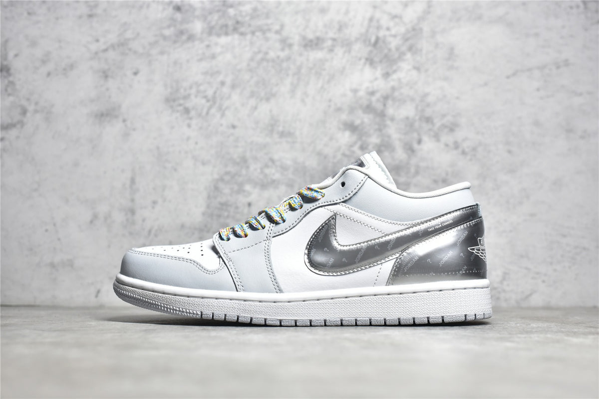 Air Jordan 1 Low silver vit med flerfärgade skosnören