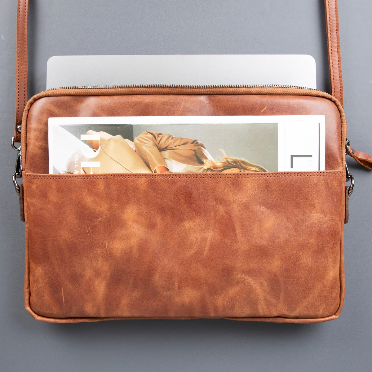 Кожена чанта за лаптоп Seward с презрамка - Калъф за MacBook 14" и 16"