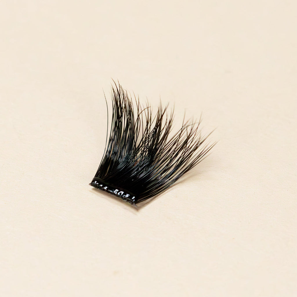 Pre-Glued Whispy Extreme - Press-On Lashes-1