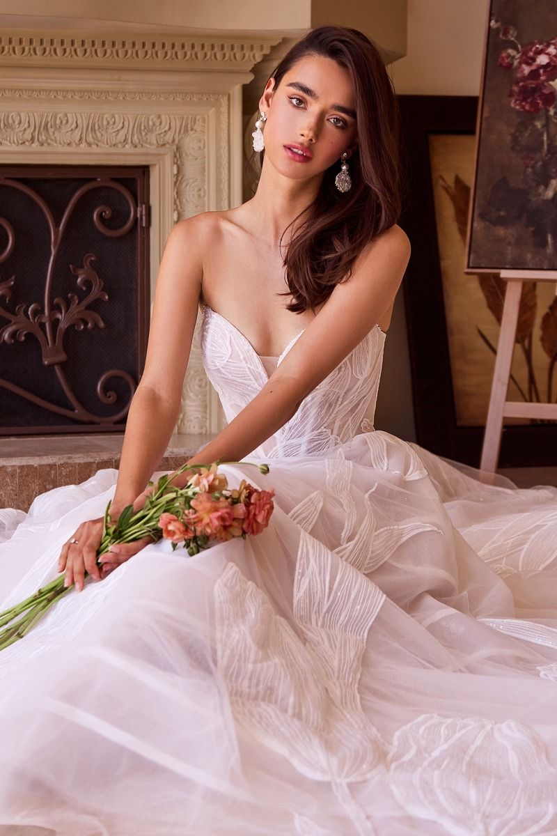 Strapless Floral Lace Embellihsed Off White Wedding Tulle Gown w/ Strapless Design CDWL043